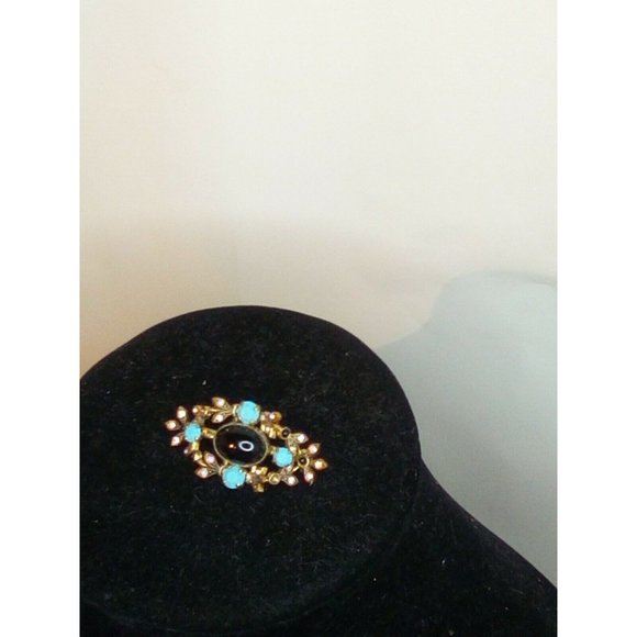 Vintage black stone faux Turquoise goldtone  fillgree brooch - Picture 2 of 3